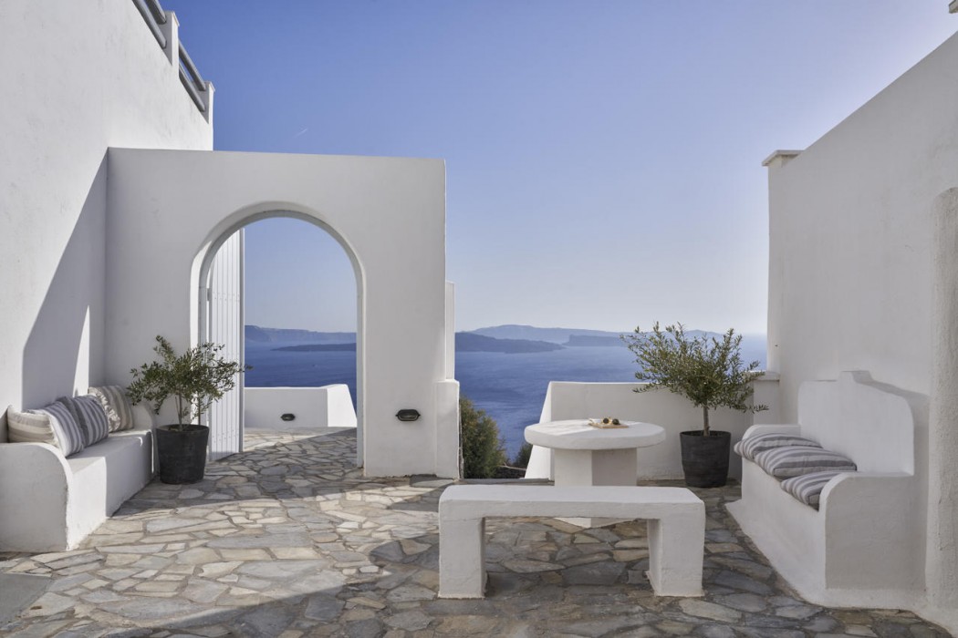Mr And Mrs White Santorini in SANTORINI