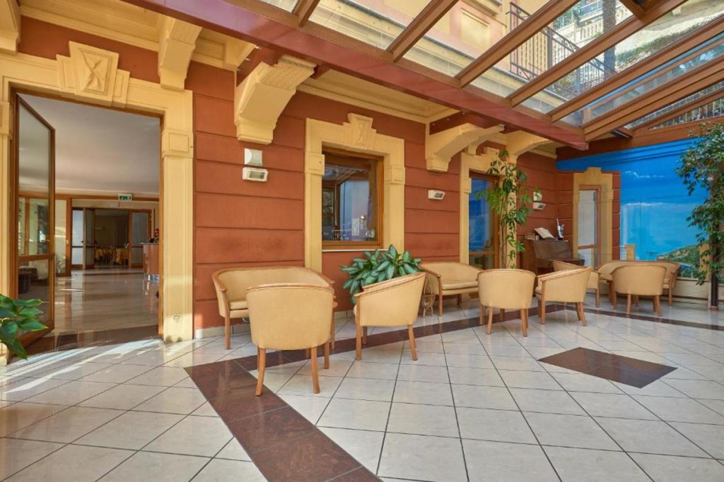 Hotel Careni Villa Italia 29/62