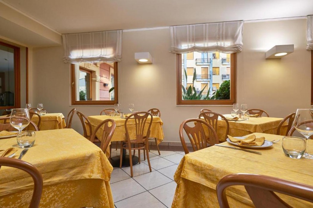 Hotel Careni Villa Italia 28/62
