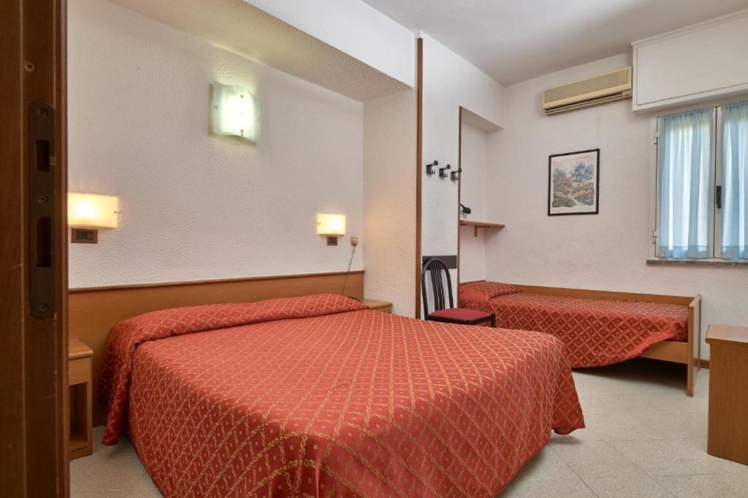 Hotel Careni Villa Italia 16/62