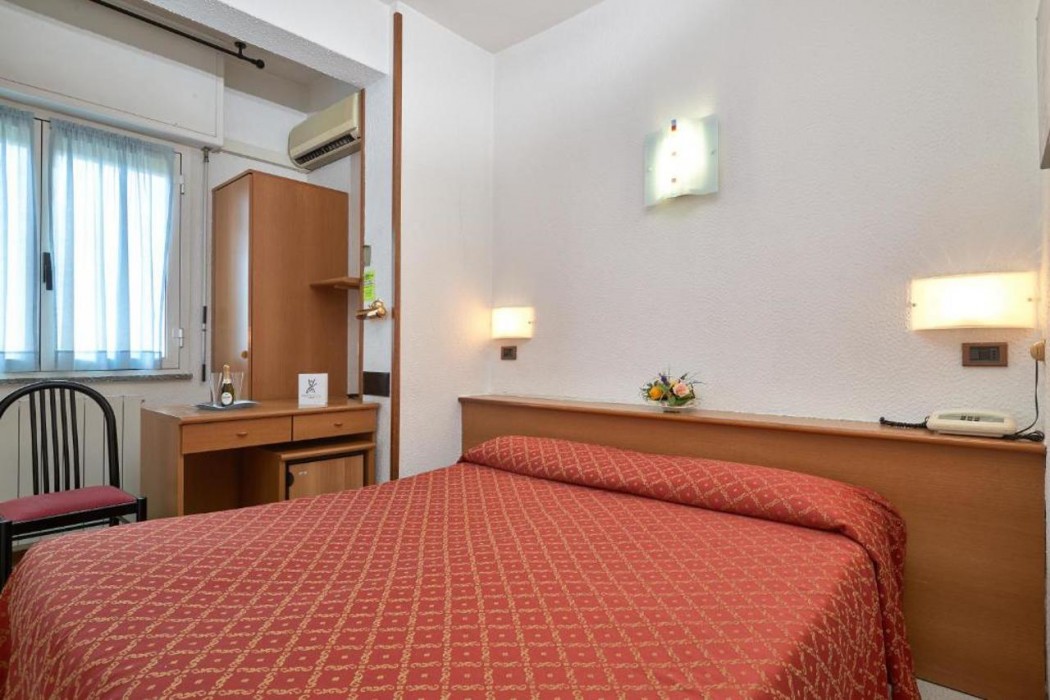 Hotel Careni Villa Italia 18/62