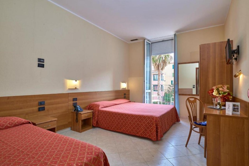 Hotel Careni Villa Italia 15/62
