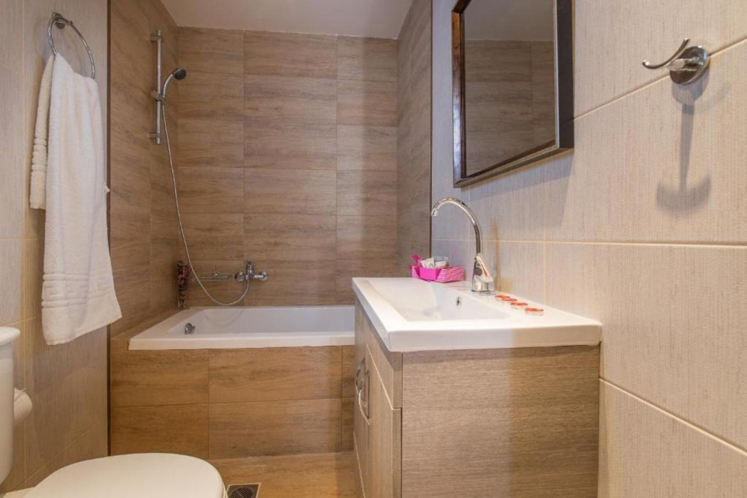Aeolos Boutique Hotel & Suites 57/65