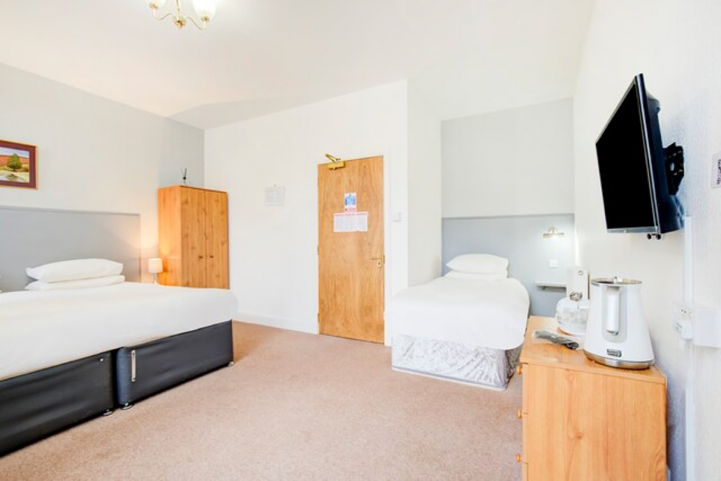 OYO Eastbank Hotel, Speyside Scotland 9/36