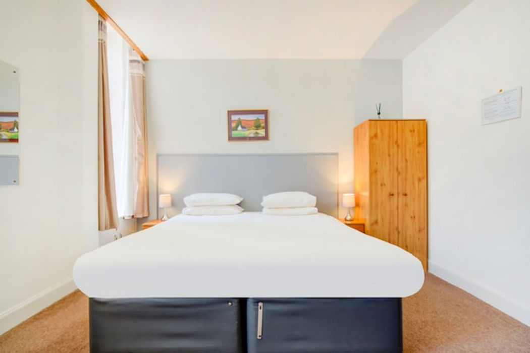OYO Eastbank Hotel, Speyside Scotland 8/36