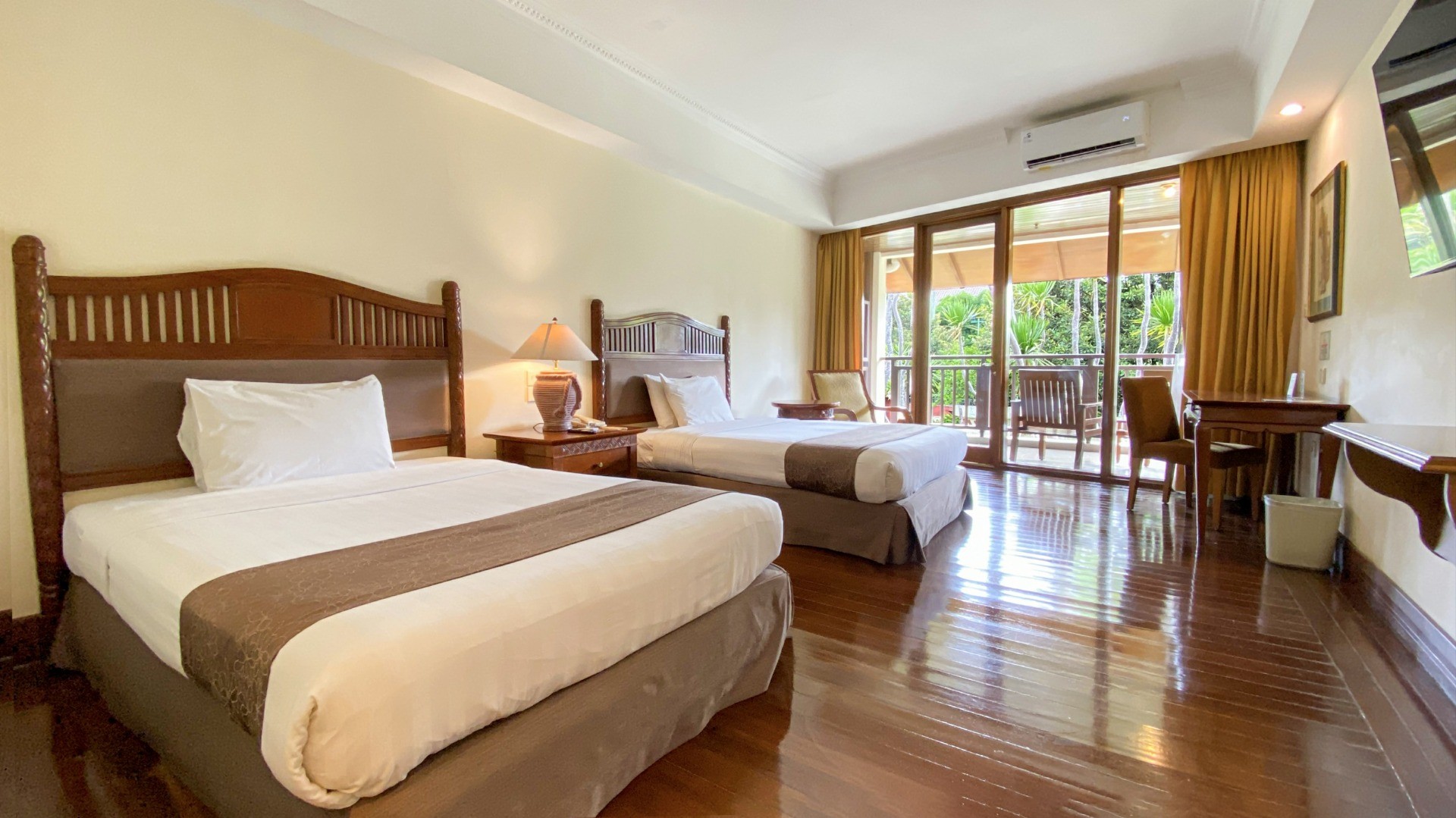 Room at Lorin Solo Hotel Ex Lorin Business Resort Spa Solo, COLOMADU