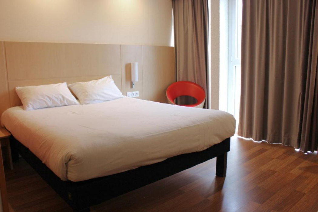 Ibis Dijon Sud 19/63