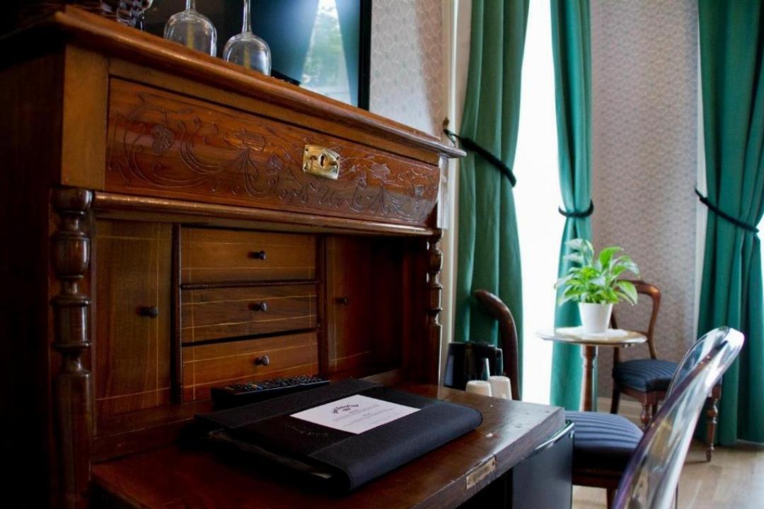 Hotel Kong Carl 30/48