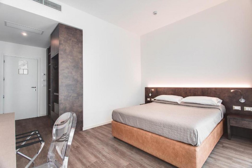 Hotel Nadir 12/34