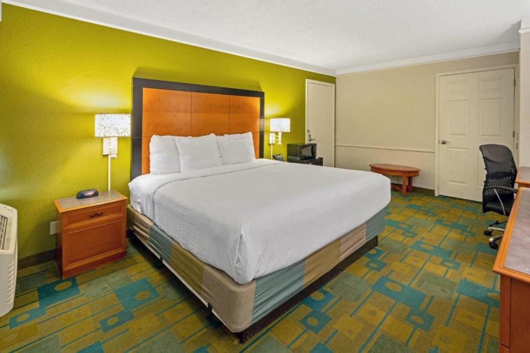 Travelodge by Wyndham Phoenix North 6/25