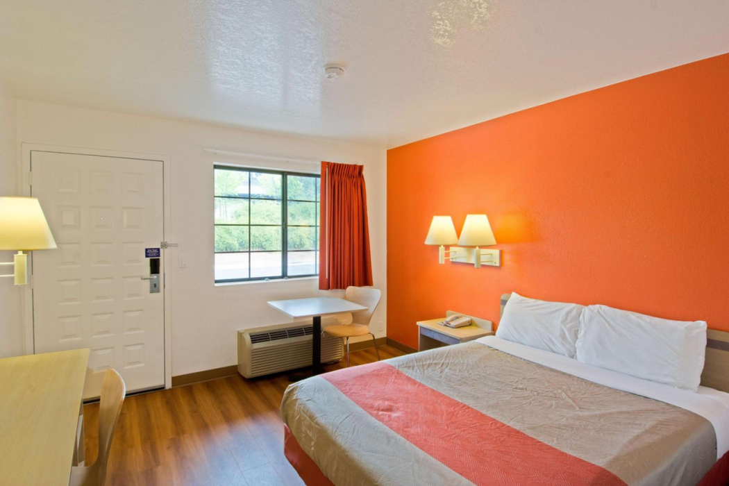 Motel6 Redding, CA - South 10/36