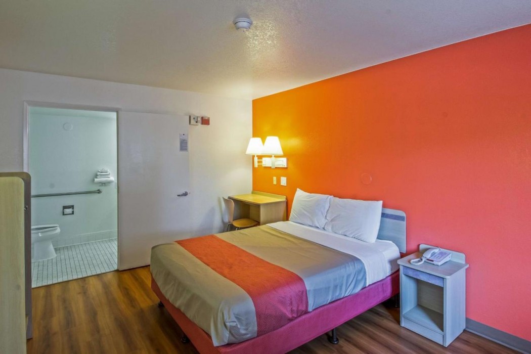 Motel6 Redding, CA - South 6/36