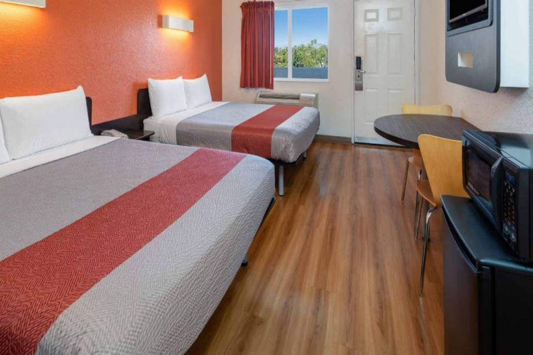 Motel6 Ventura, CA - South 16/61