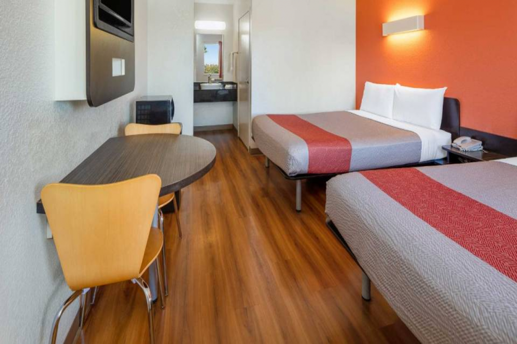 Motel6 Ventura, CA - South 17/61