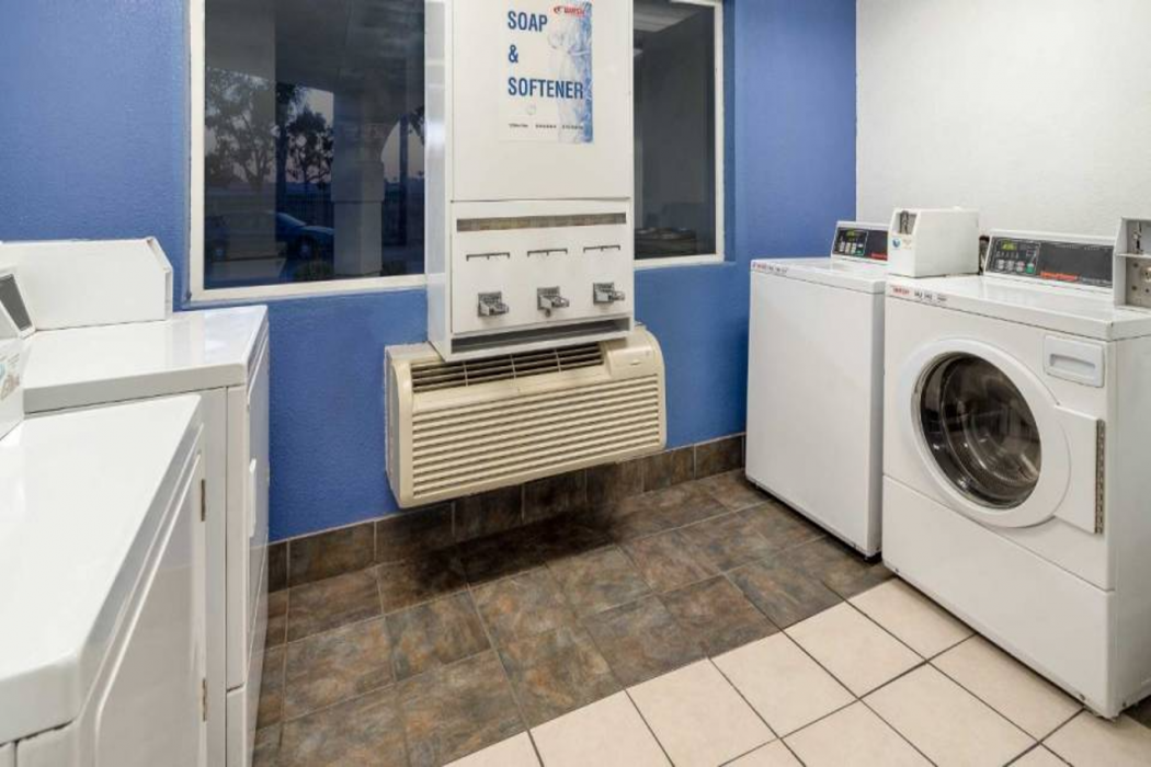 Motel6 Ventura, CA - South 34/61