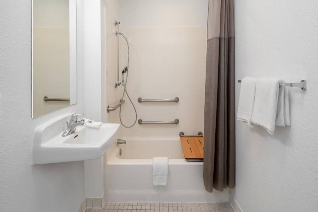 Motel6 Ventura, CA - South 20/61