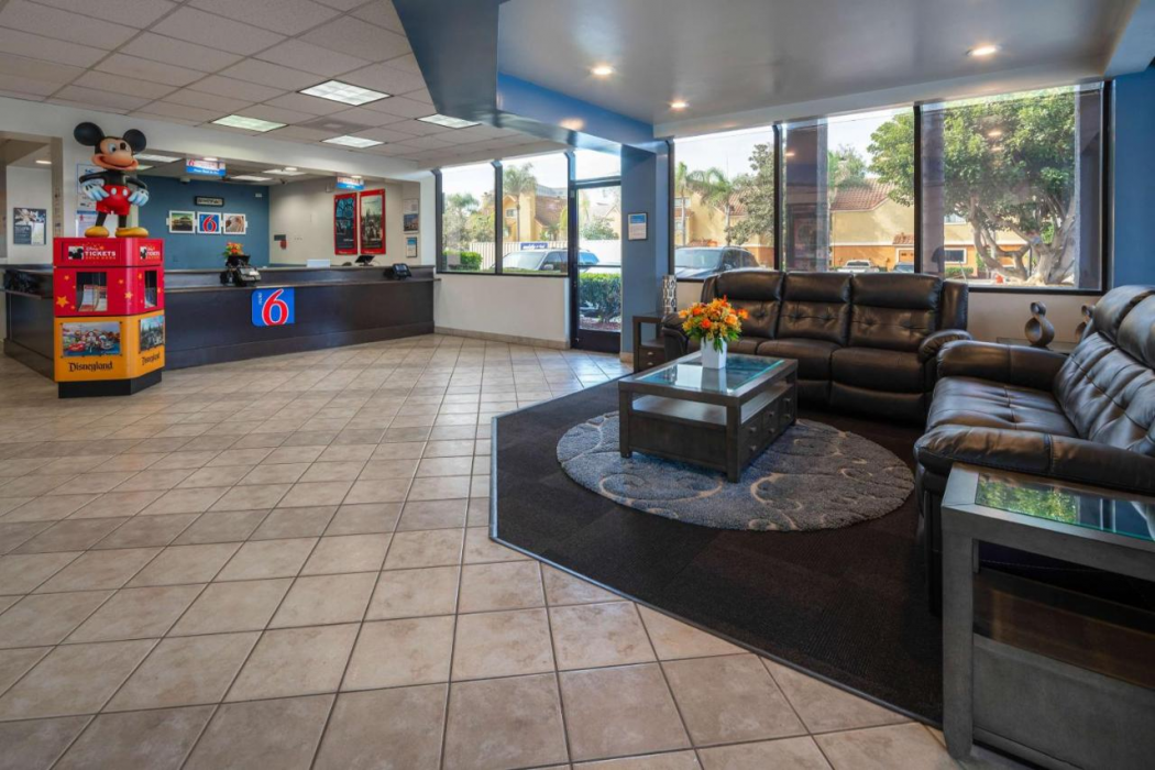 Motel6 Anaheim, CA - Maingate 9/58