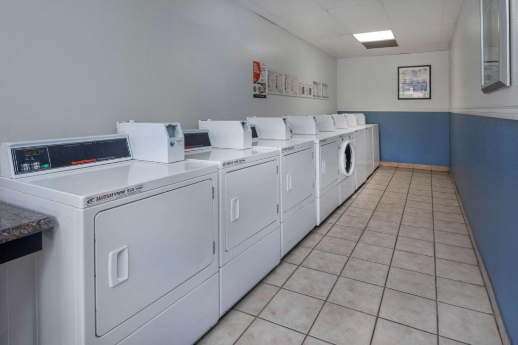 Motel6 Anaheim, CA - Maingate 32/58