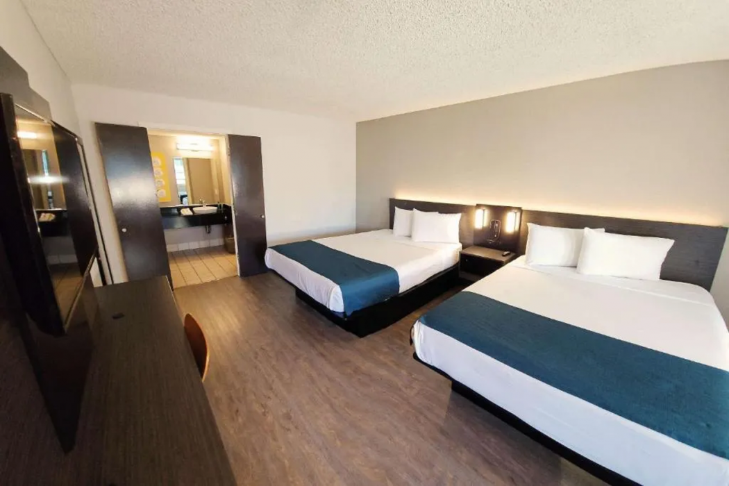 Motel6 Anaheim, CA - Maingate 12/58