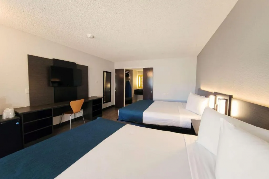 Motel6 Anaheim, CA - Maingate 13/58