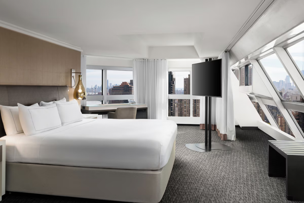 Millennium Hilton New York ONE UN Plaza 10/72