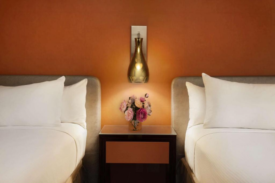 Millennium Hilton New York ONE UN Plaza 7/72