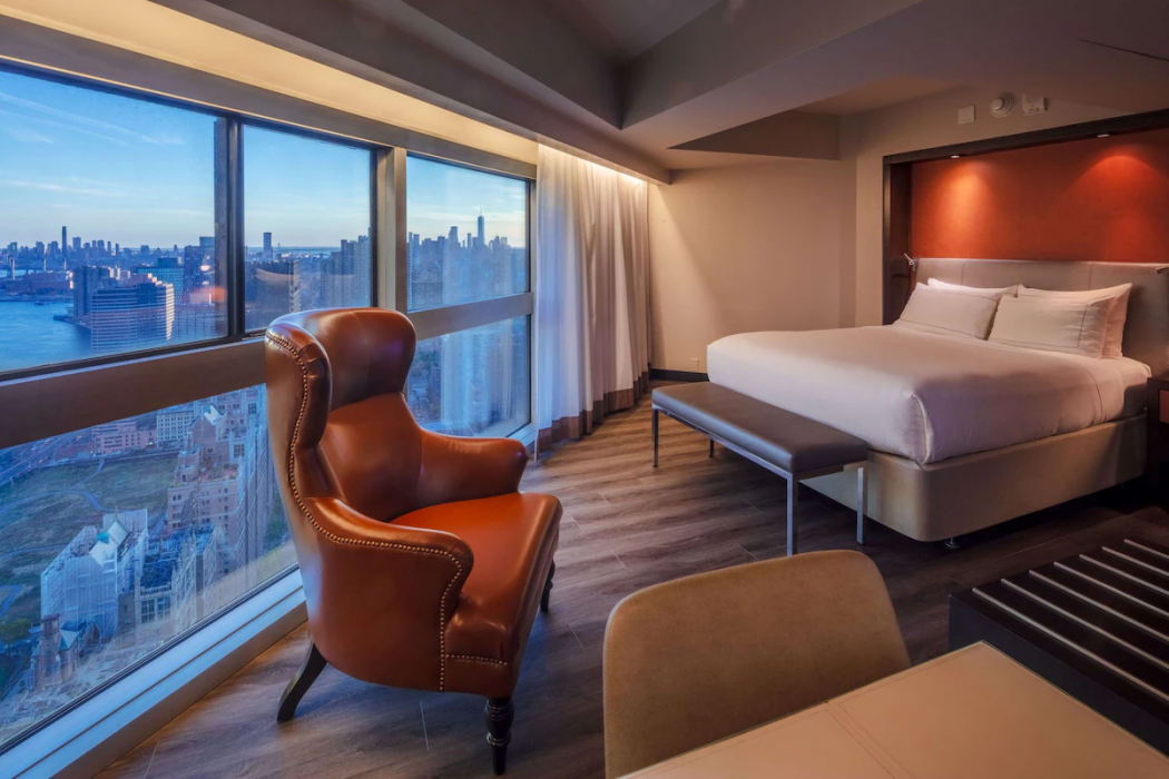 Millennium Hilton New York ONE UN Plaza 11/72