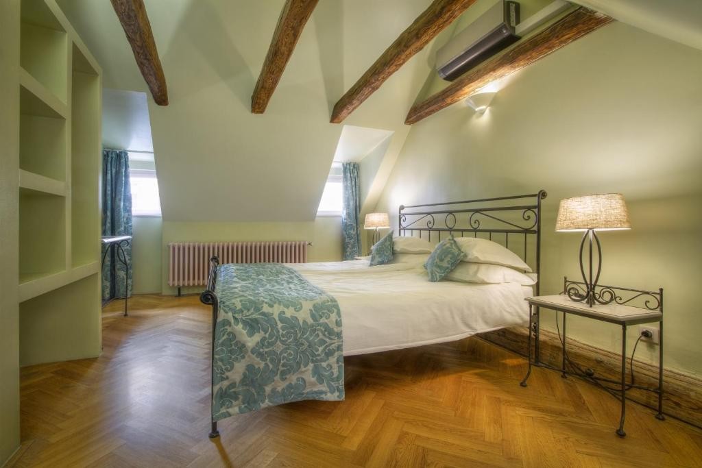 Black Star Suites 14/44