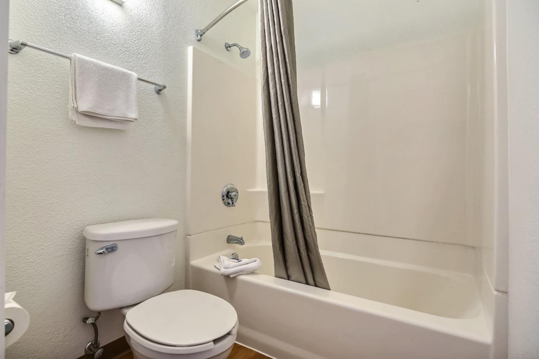 Motel6 Oakland, CA - Embarcadero 16/48