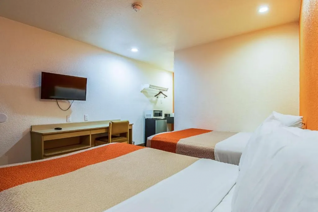Motel6 Bakersfield, CA - Airport 18/63