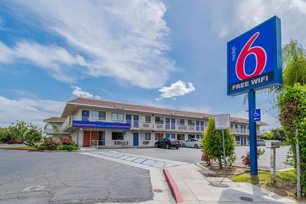 Motel6 Bakersfield, CA - Airport image