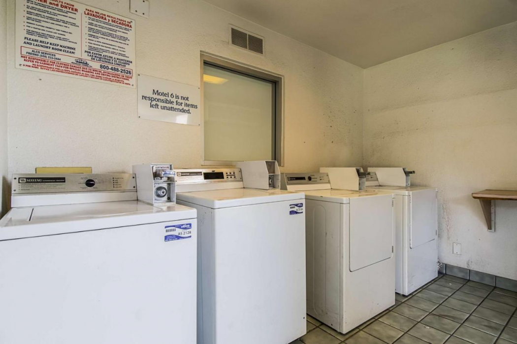 Motel6 Bakersfield, CA - Airport 38/63