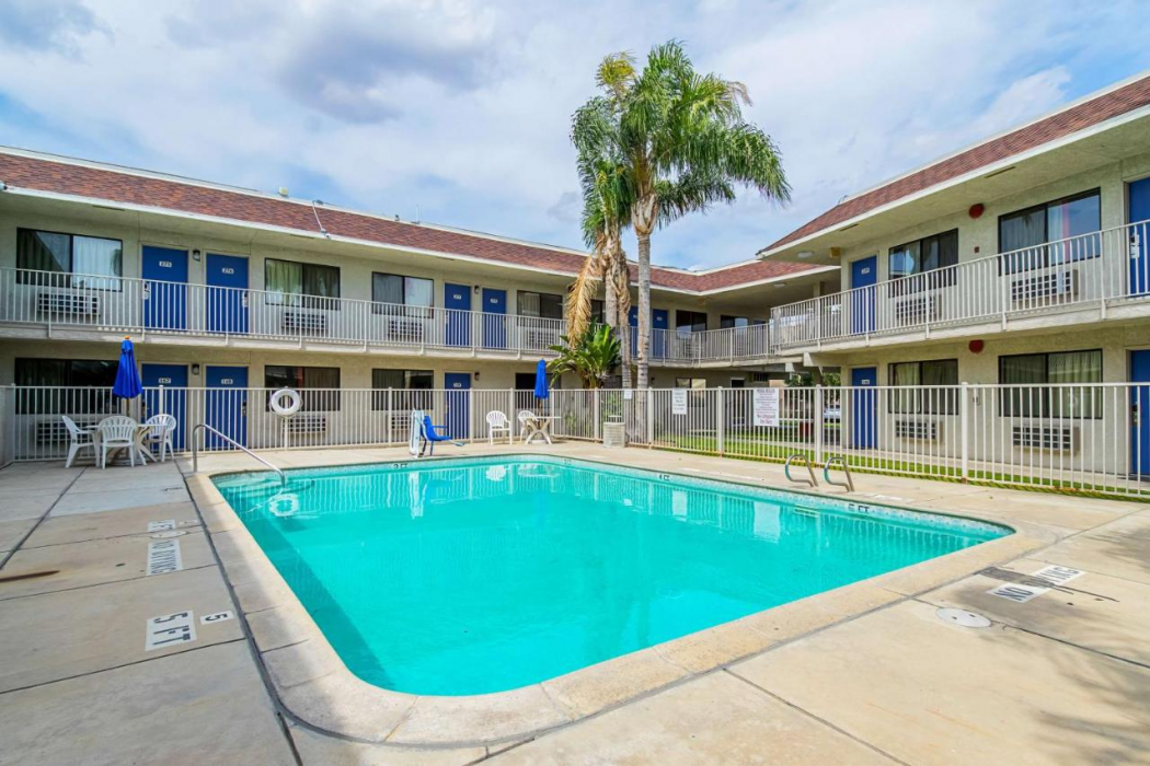 Motel6 Bakersfield, CA - Airport 43/63