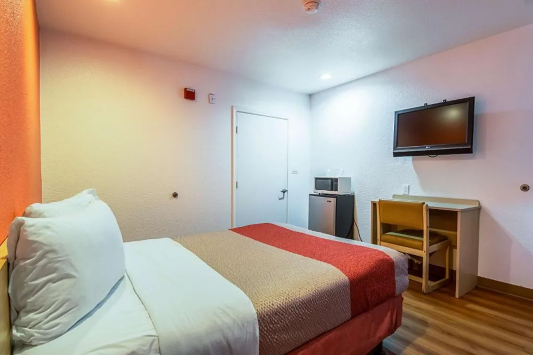 Motel6 Bakersfield, CA - Airport 19/63
