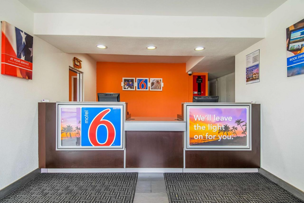 Motel6 Bakersfield, CA - Airport 10/63
