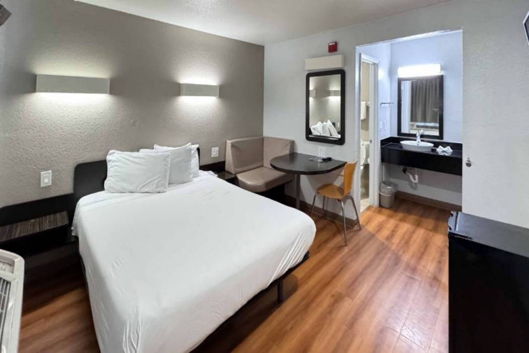 Motel6 Ontario, CA - Airport 17/61