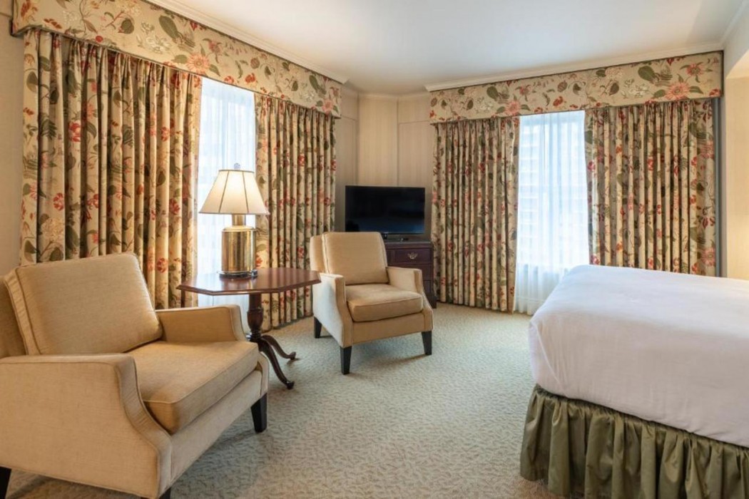Mayflower Park Hotel 13/19