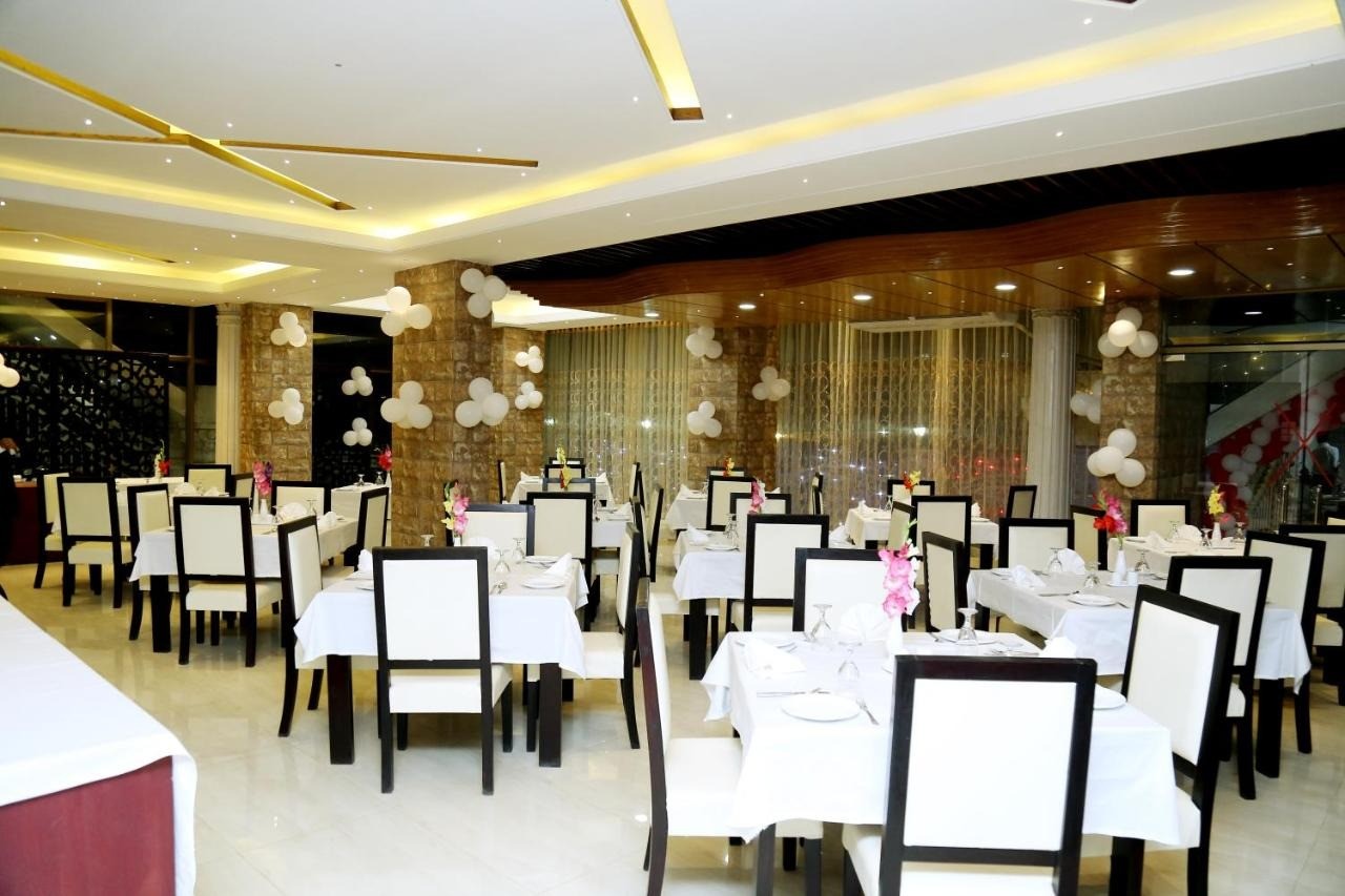 White Palace Hotel 36/61