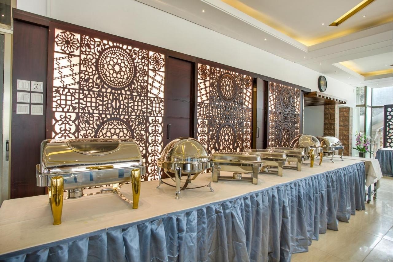 White Palace Hotel 42/61