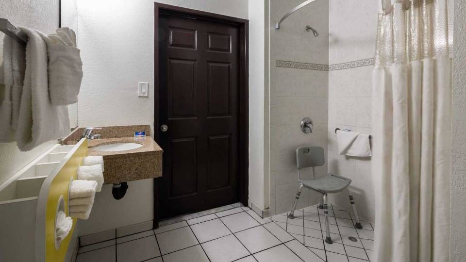 Motel6 Canoga Park, CA 19/32
