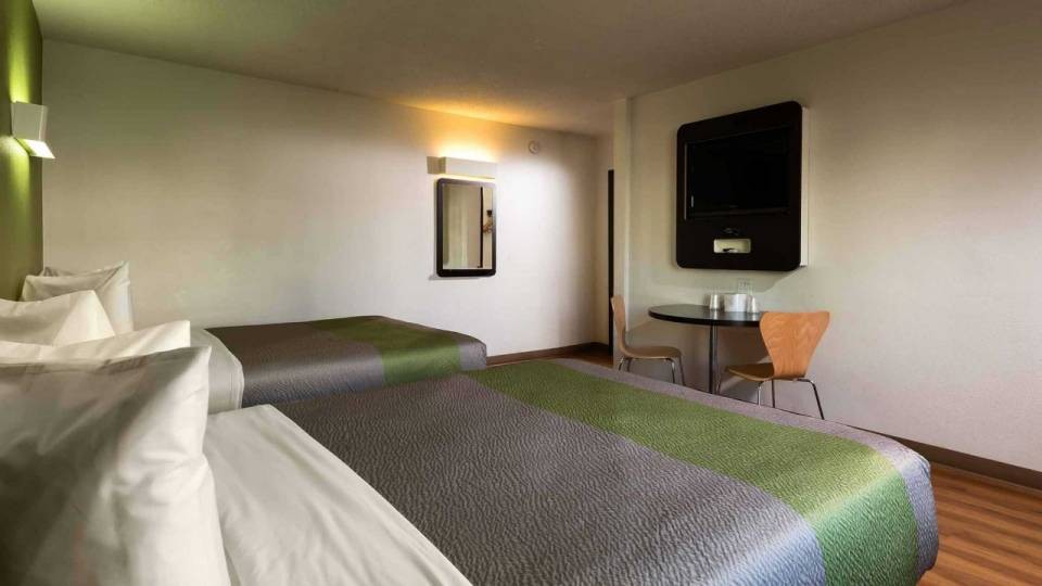 Motel6 Canoga Park, CA 17/32