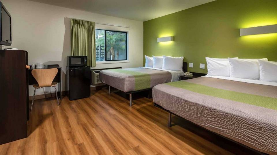 Motel6 Canoga Park, CA 13/32