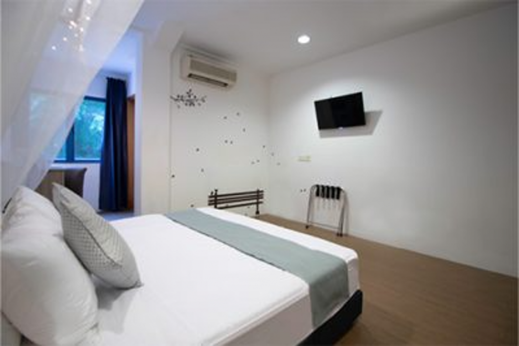 Victoria Hotel, a NuVe Group Collection 7/8