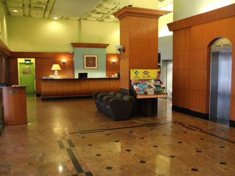Strand Hotel 34/53