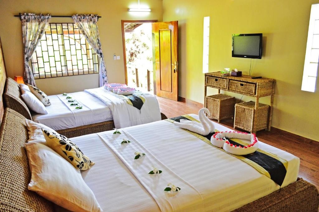 Atmaland Resort 9/66