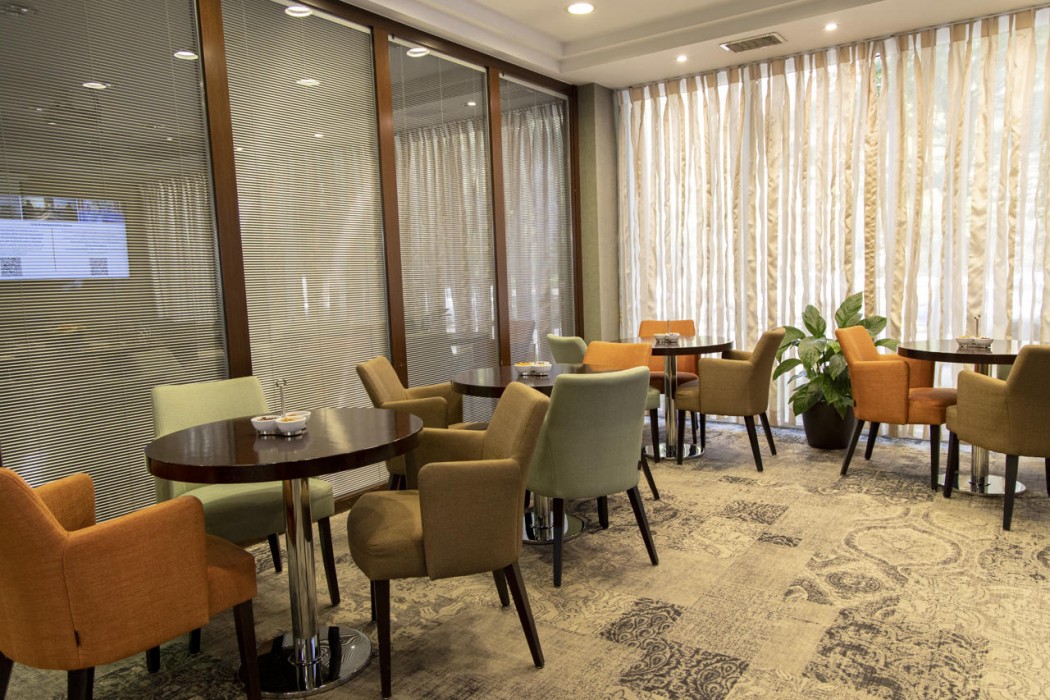 Lions Garden Hotel 46/98