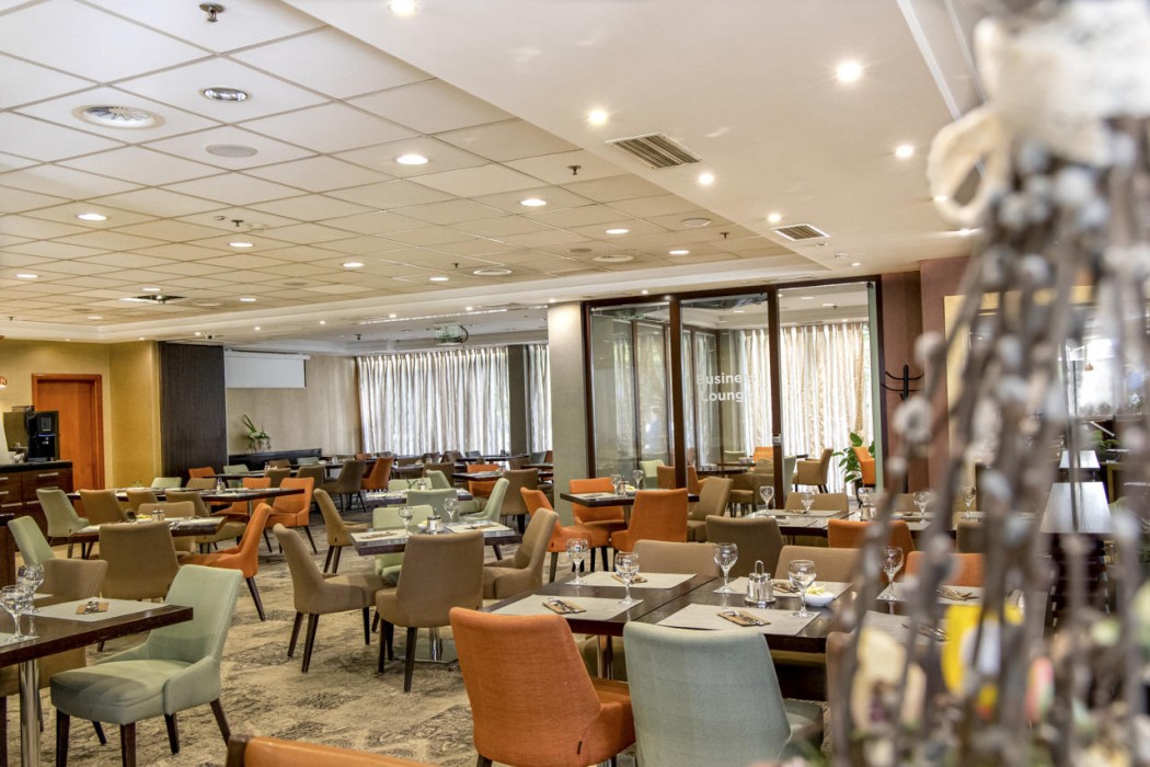 Lions Garden Hotel 74/98