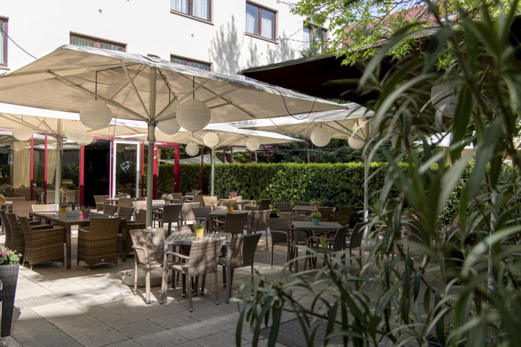 Lions Garden Hotel 48/98