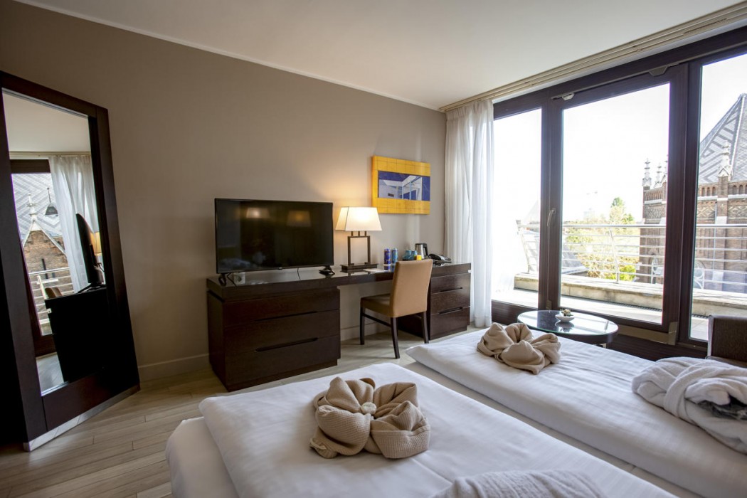 Lions Garden Hotel 17/98