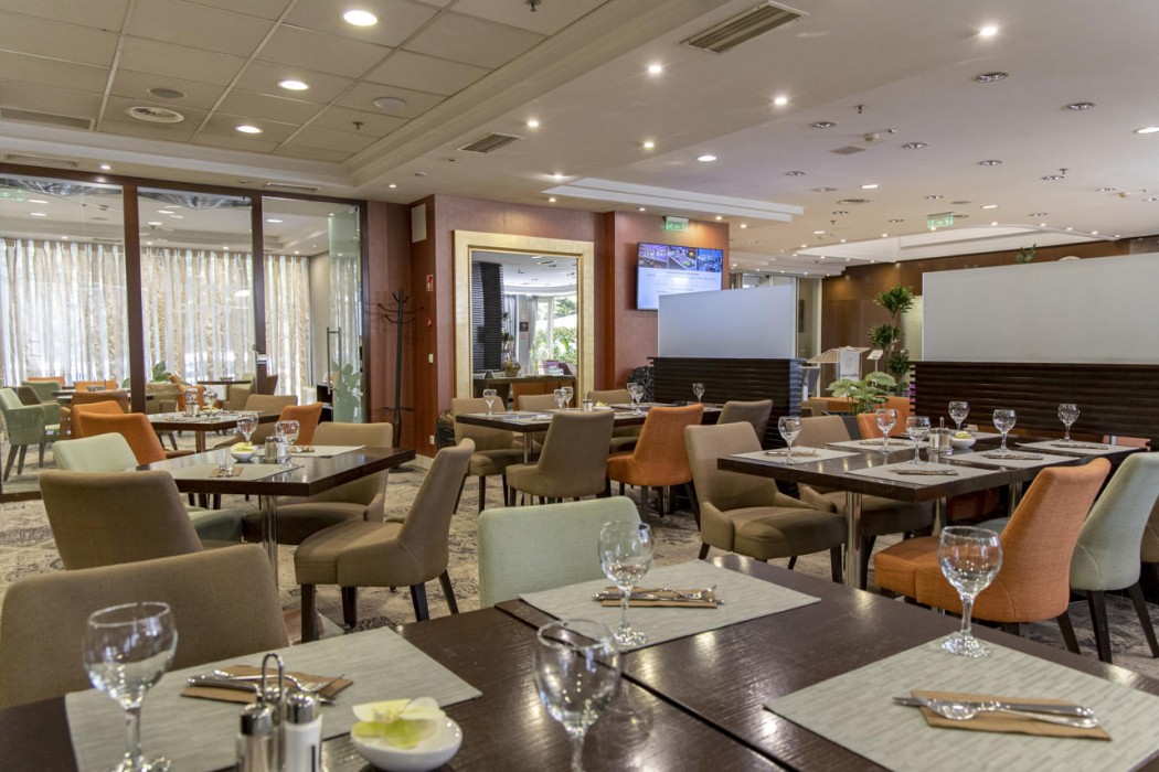 Lions Garden Hotel 78/98